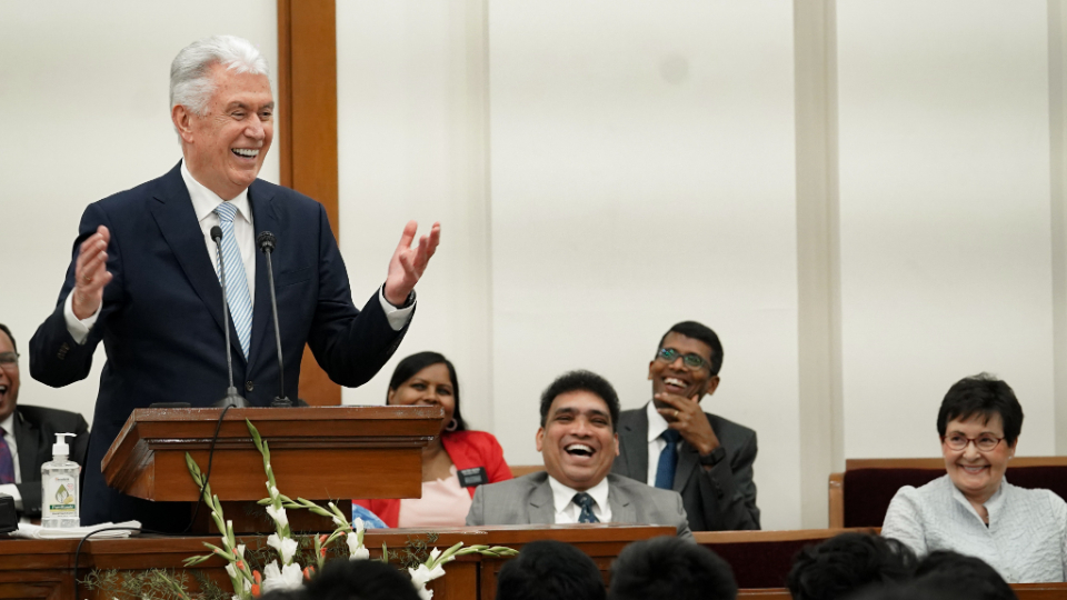 India_E.-Uchtdorf_podium.jpg